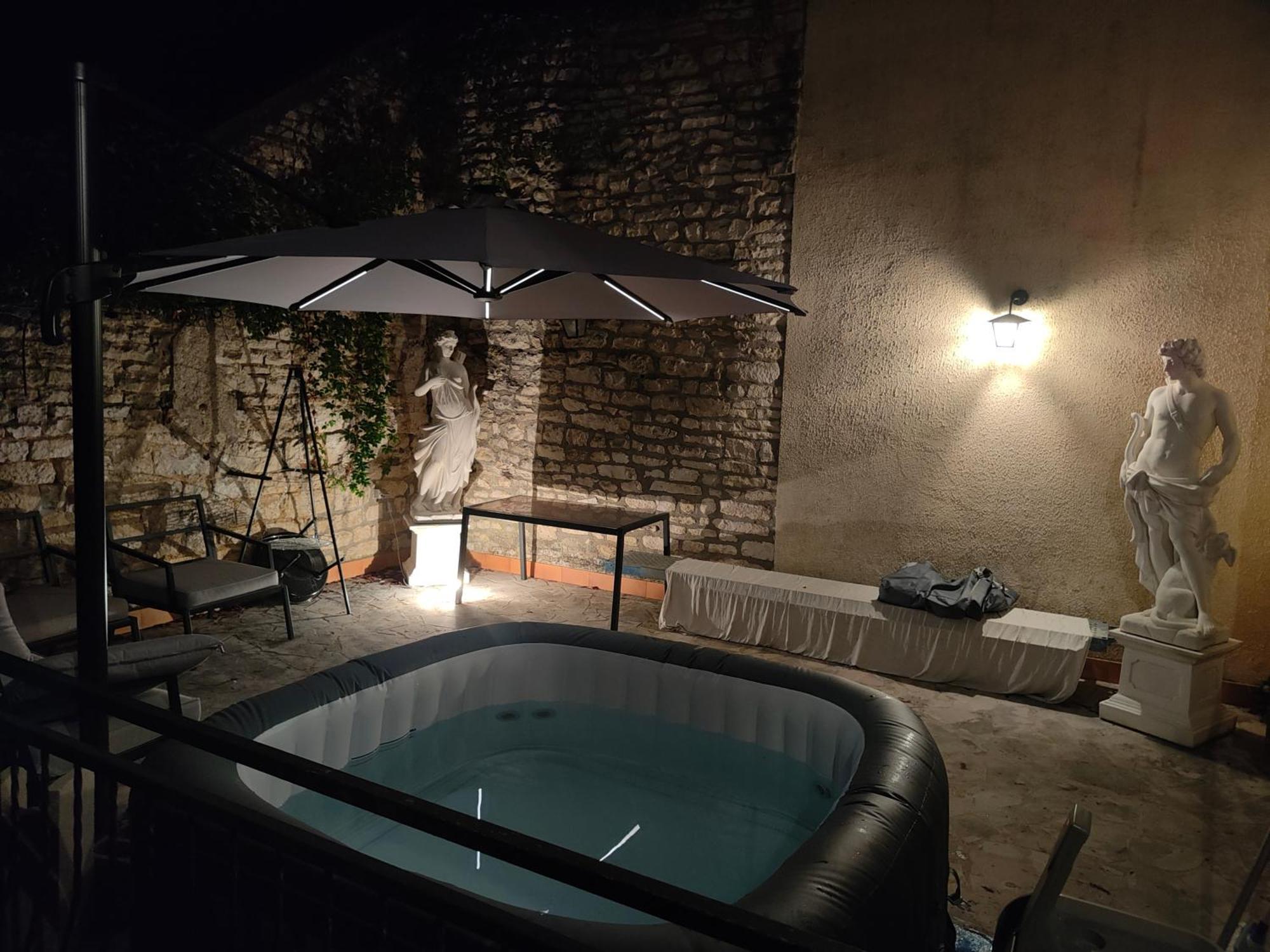 La Taniere Des Tanneries Panzió Tonnerre Kültér fotó